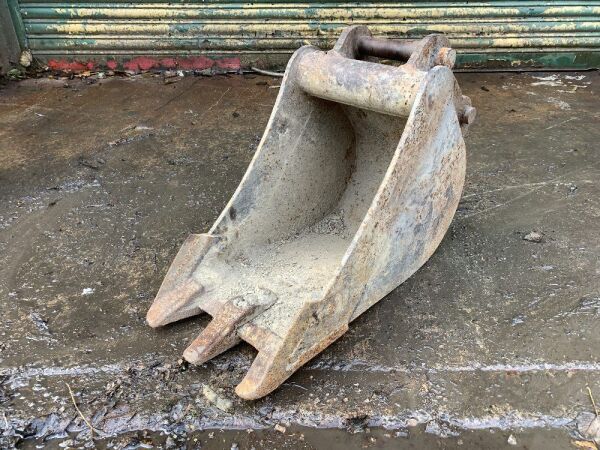 11.5" Bucket c/w 3 Teeth