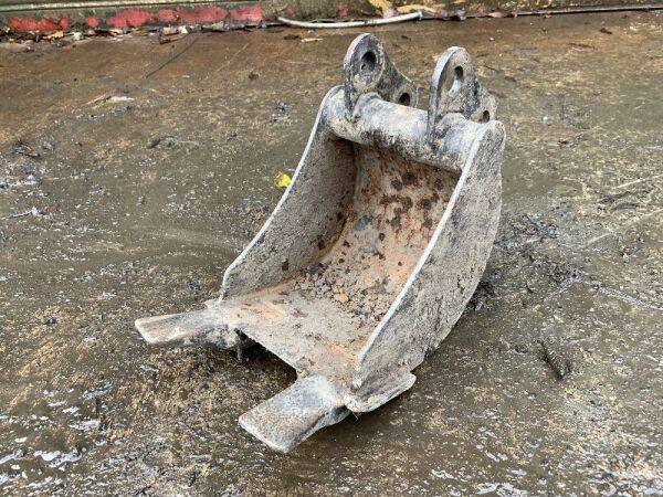 8.5" Bucket c/w 2 Teeth