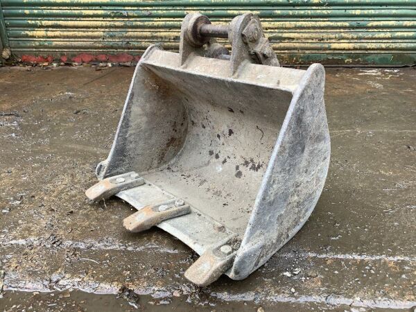 17.5" Bucket c/w 3 Teeth