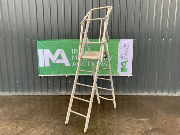 1M Podium Ladder