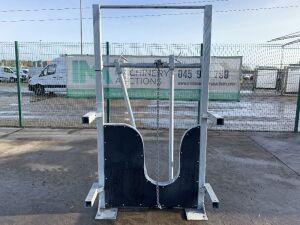 UNUSED/NEW Galvanised Cattle Headlocking Gate Crush