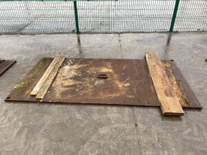 UNRESERVED 25mm Road Plate c/w Lifting Eyes - 1260mm x 2500mm