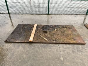 UNRESERVED 25mm Road Plate c/w Lifting Eyes - 1260mm x 2500mm