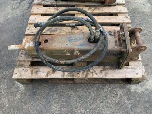 UNRESERVED 2000 Socomec DMS95 Hydraulic Breaker c/w Hoses & Chisel