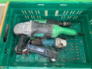 UNRESERVED Lot to Include: Jump Pack, Plasterers Light, Hitachi Grinder, Hitachi Breaker & More