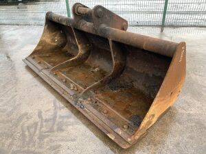 6FT Grading Bucket c/w Reversible Cutting Edge 